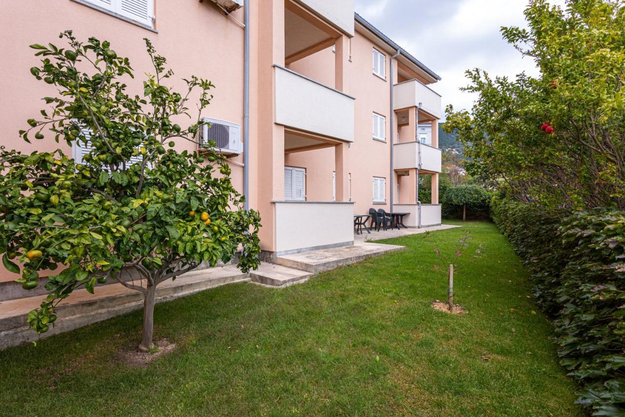 Apartments Crnekovic IV Baska  Ngoại thất bức ảnh