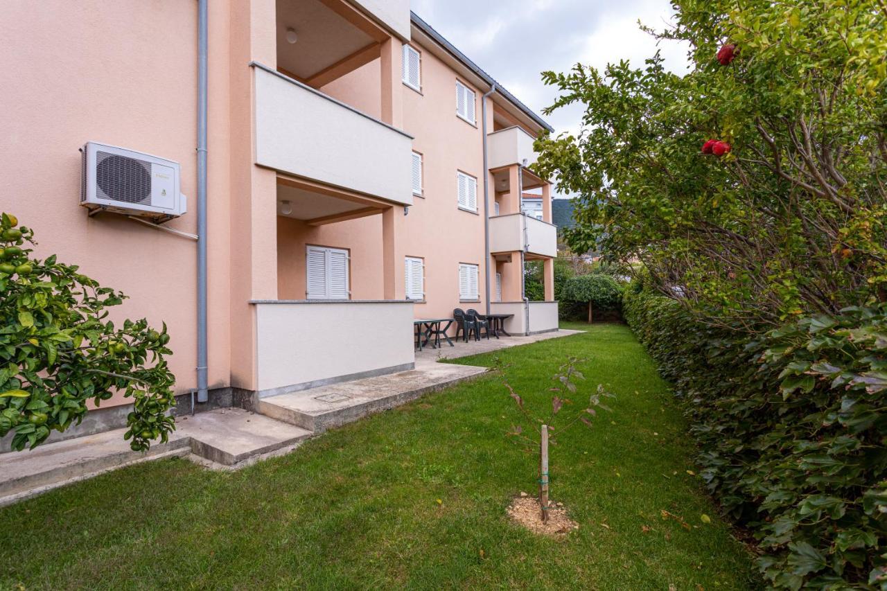 Apartments Crnekovic IV Baska  Ngoại thất bức ảnh