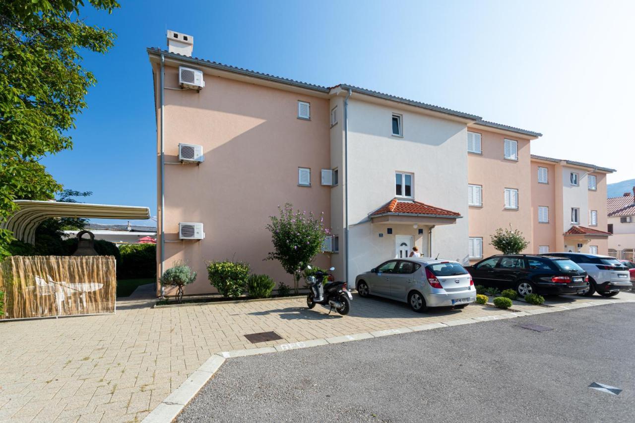 Apartments Crnekovic IV Baska  Ngoại thất bức ảnh