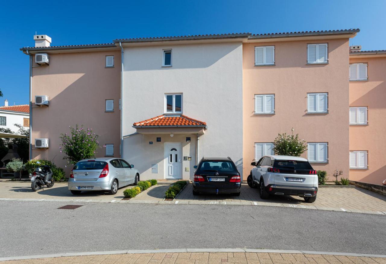 Apartments Crnekovic IV Baska  Ngoại thất bức ảnh