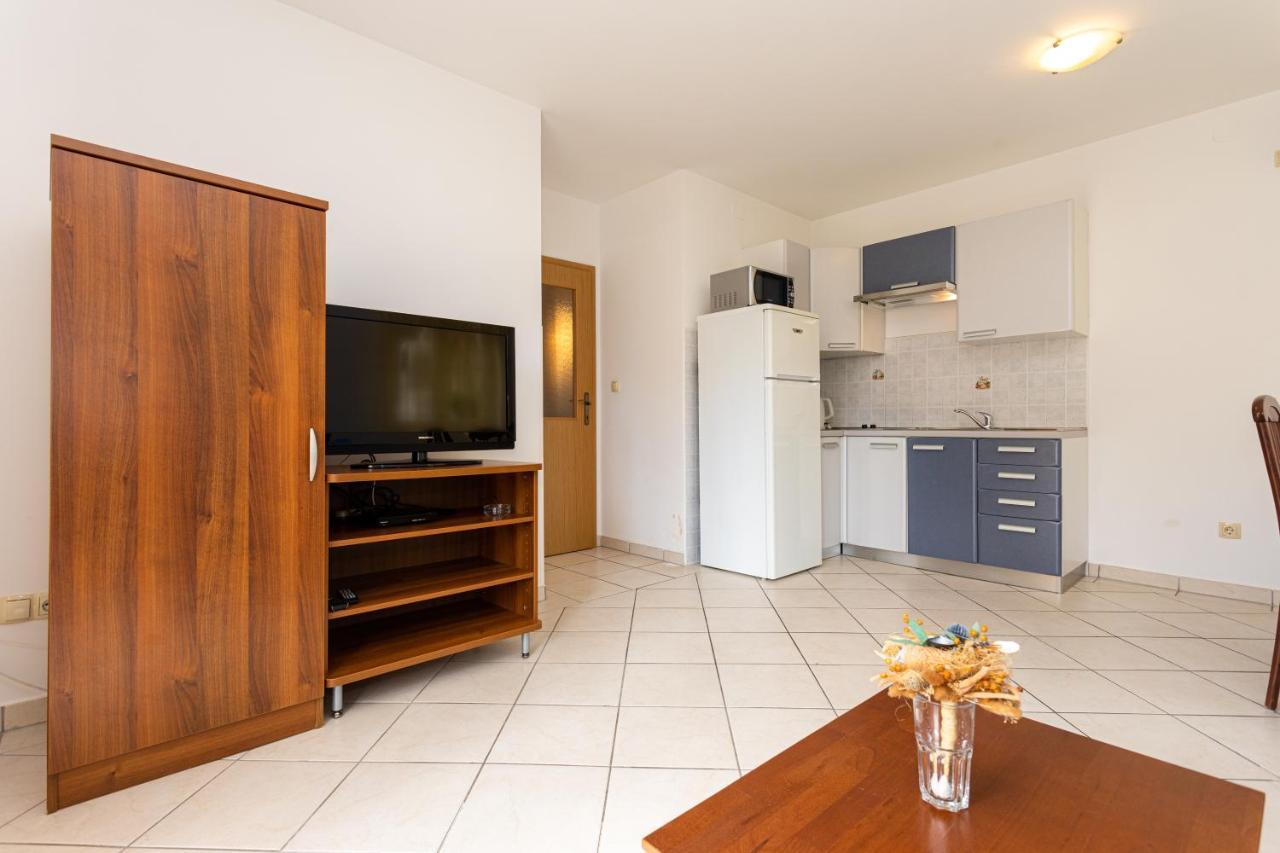 Apartments Crnekovic IV Baska  Ngoại thất bức ảnh