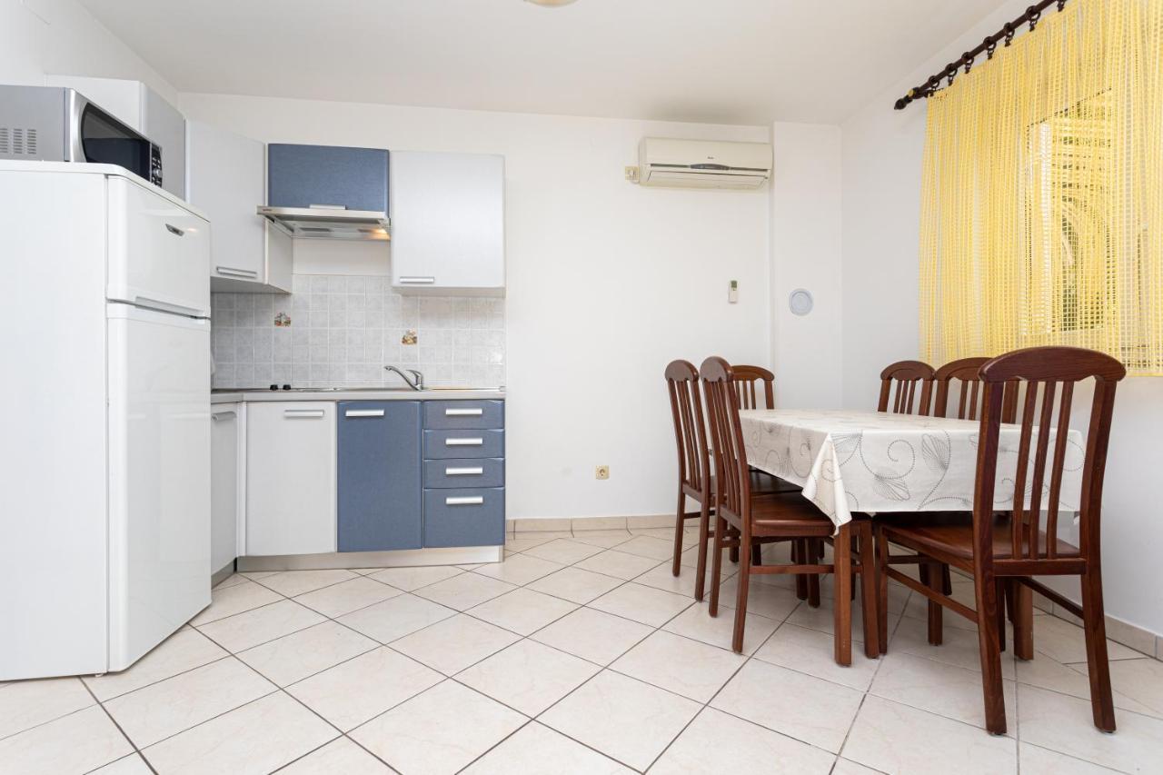 Apartments Crnekovic IV Baska  Ngoại thất bức ảnh