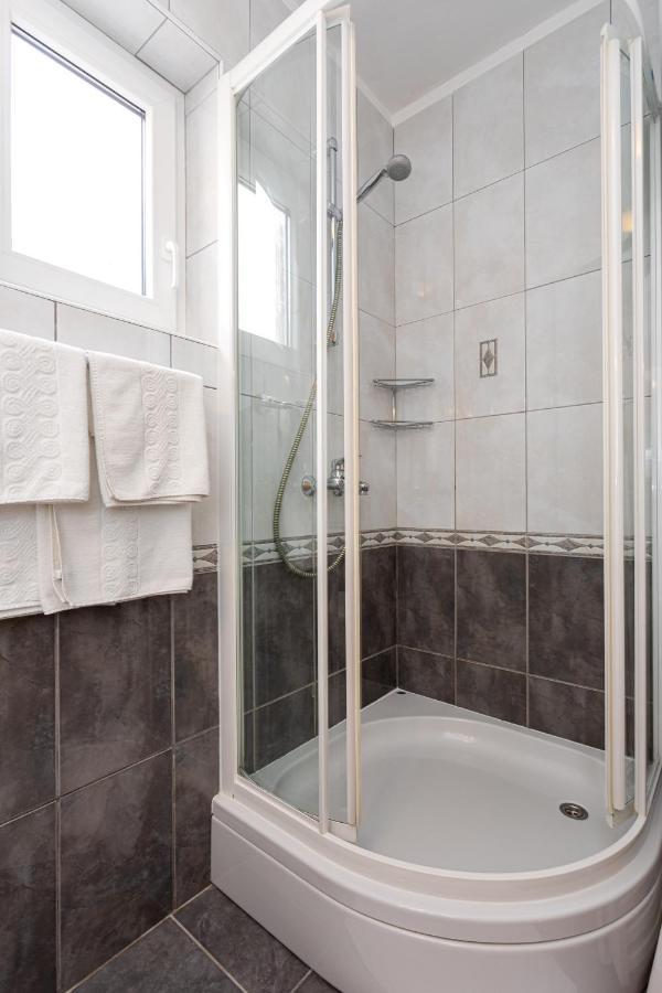 Apartments Crnekovic IV Baska  Ngoại thất bức ảnh