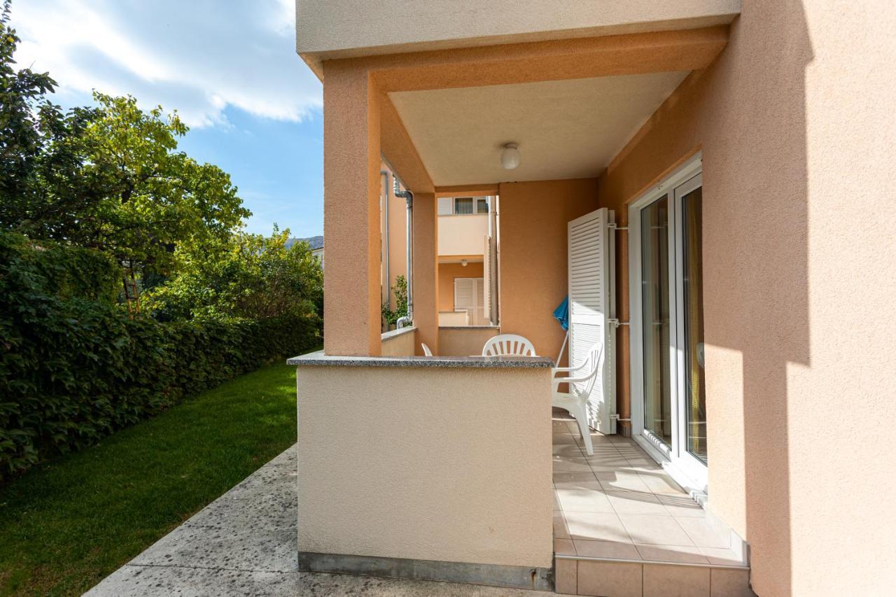 Apartments Crnekovic IV Baska  Ngoại thất bức ảnh