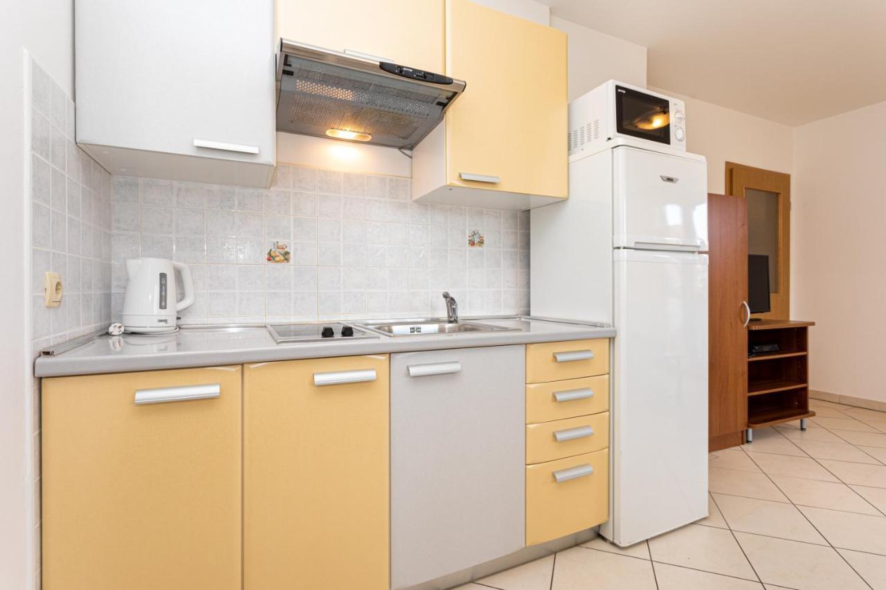 Apartments Crnekovic IV Baska  Ngoại thất bức ảnh