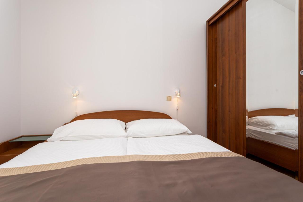 Apartments Crnekovic IV Baska  Ngoại thất bức ảnh