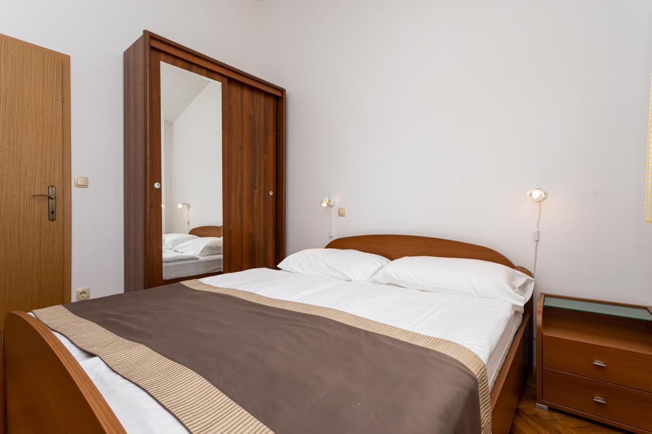 Apartments Crnekovic IV Baska  Ngoại thất bức ảnh