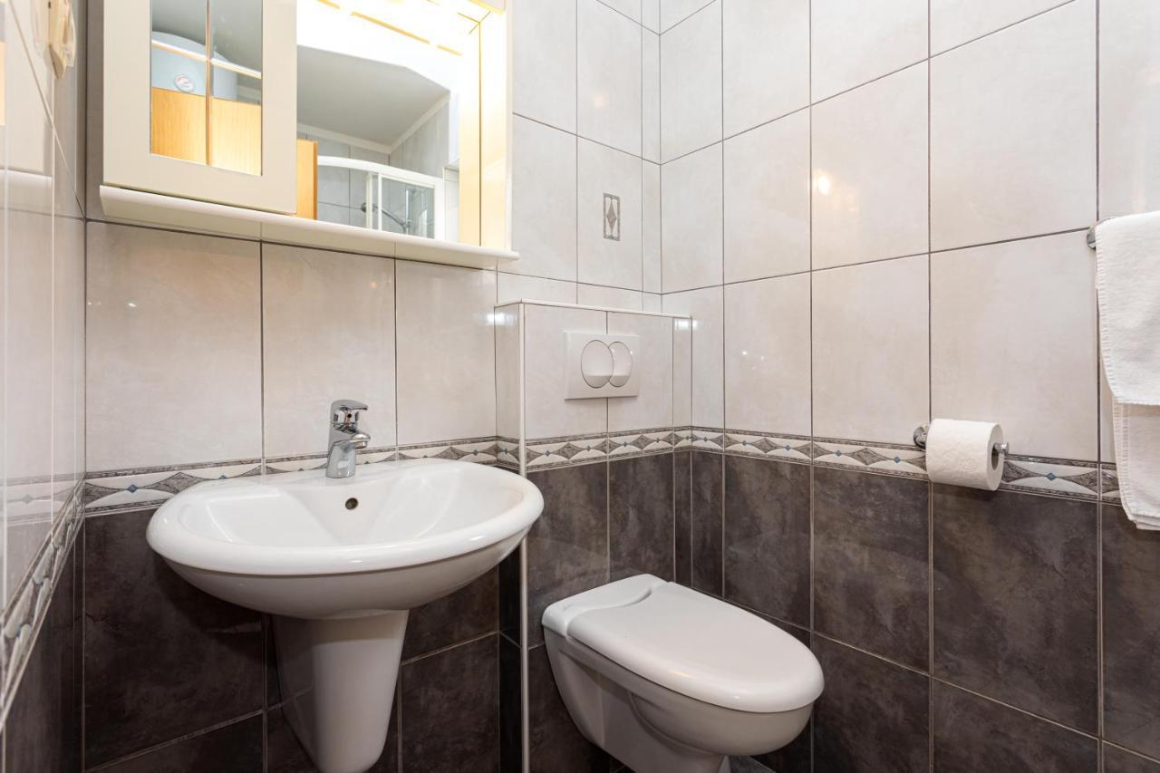 Apartments Crnekovic IV Baska  Ngoại thất bức ảnh