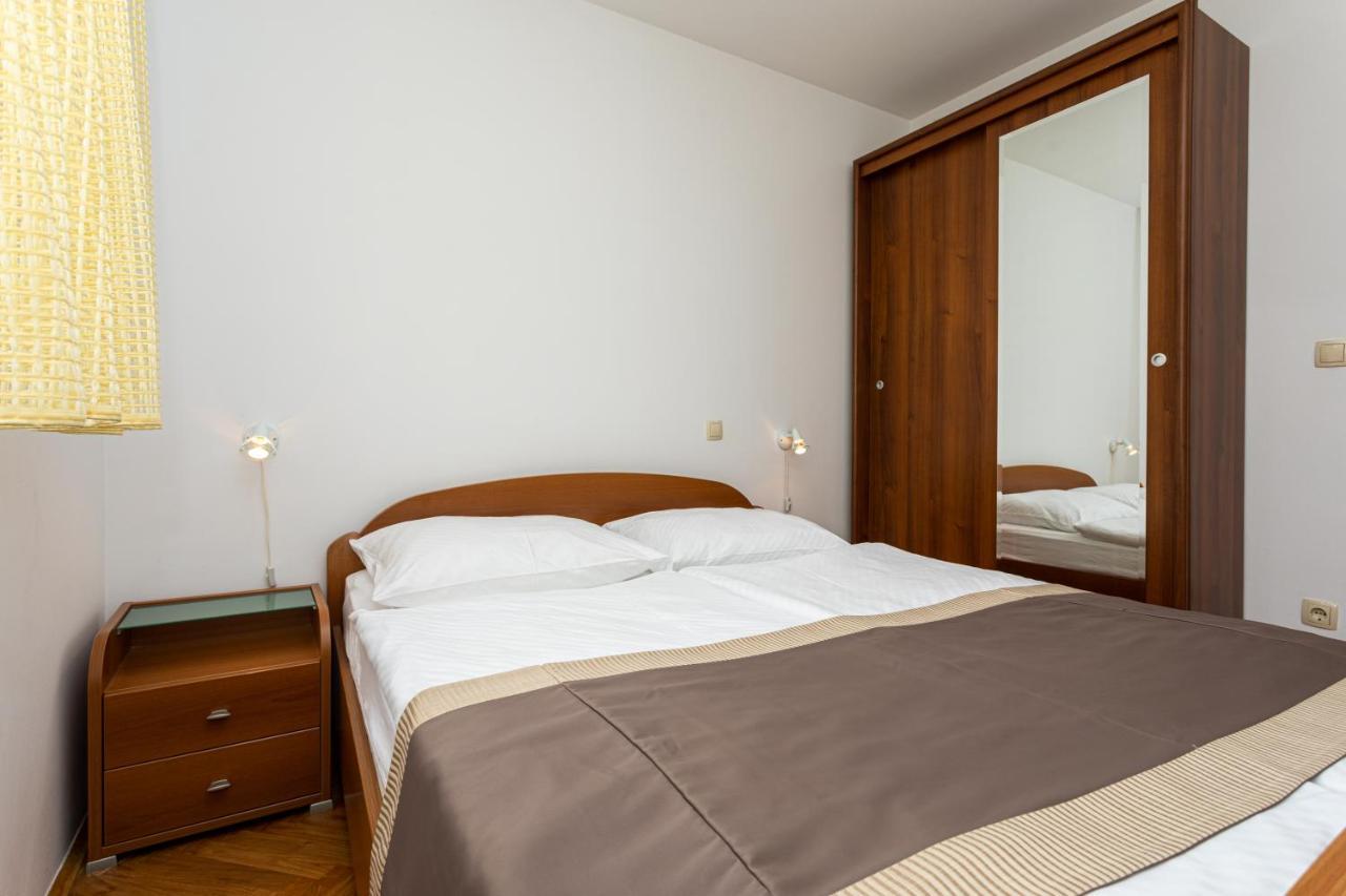 Apartments Crnekovic IV Baska  Ngoại thất bức ảnh