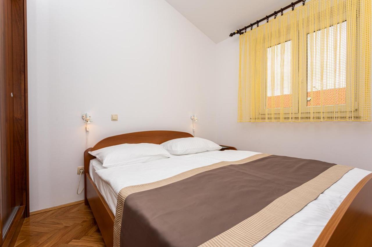 Apartments Crnekovic IV Baska  Ngoại thất bức ảnh