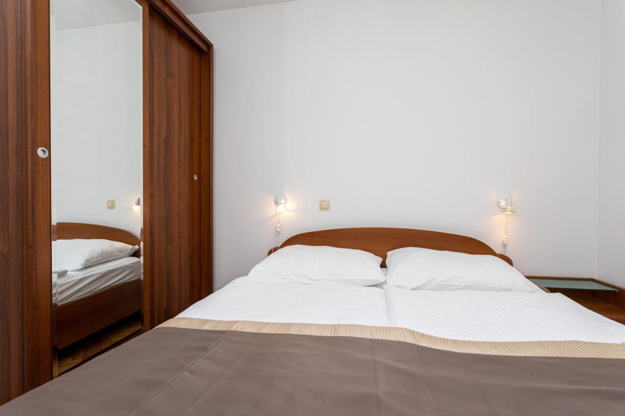 Apartments Crnekovic IV Baska  Ngoại thất bức ảnh
