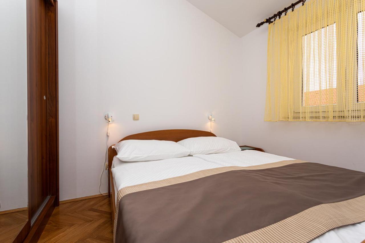 Apartments Crnekovic IV Baska  Ngoại thất bức ảnh