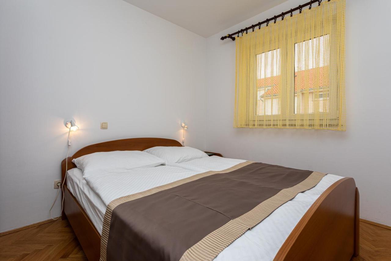 Apartments Crnekovic IV Baska  Ngoại thất bức ảnh