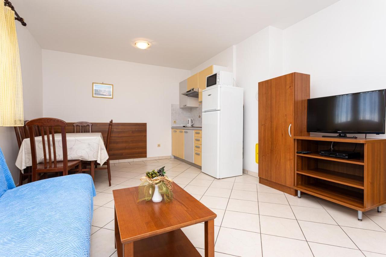 Apartments Crnekovic IV Baska  Ngoại thất bức ảnh
