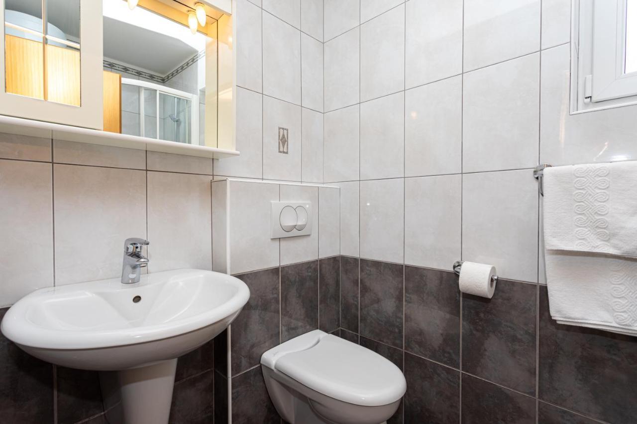 Apartments Crnekovic IV Baska  Ngoại thất bức ảnh