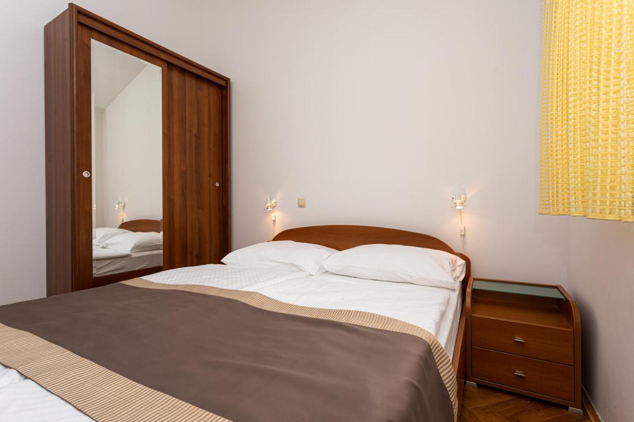 Apartments Crnekovic IV Baska  Ngoại thất bức ảnh