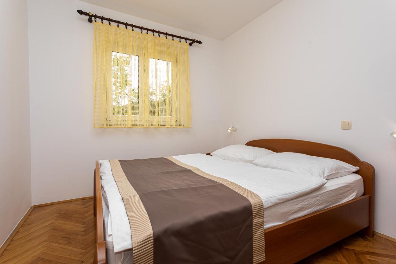 Apartments Crnekovic IV Baska  Ngoại thất bức ảnh