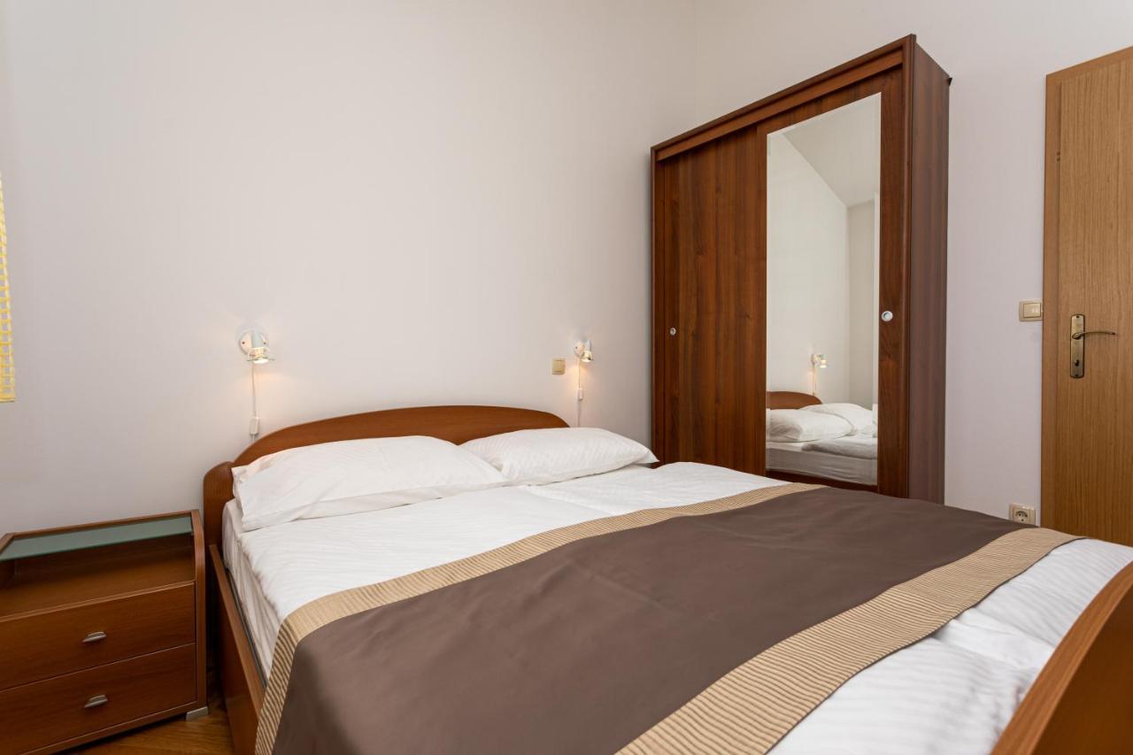 Apartments Crnekovic IV Baska  Ngoại thất bức ảnh