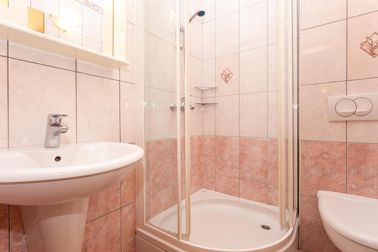 Apartments Crnekovic IV Baska  Ngoại thất bức ảnh